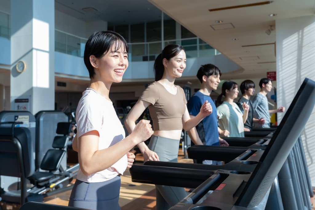 ジムのランニングマシンの使い方は？初心者向けの速度・時間・ダイエット成果を解説の画像