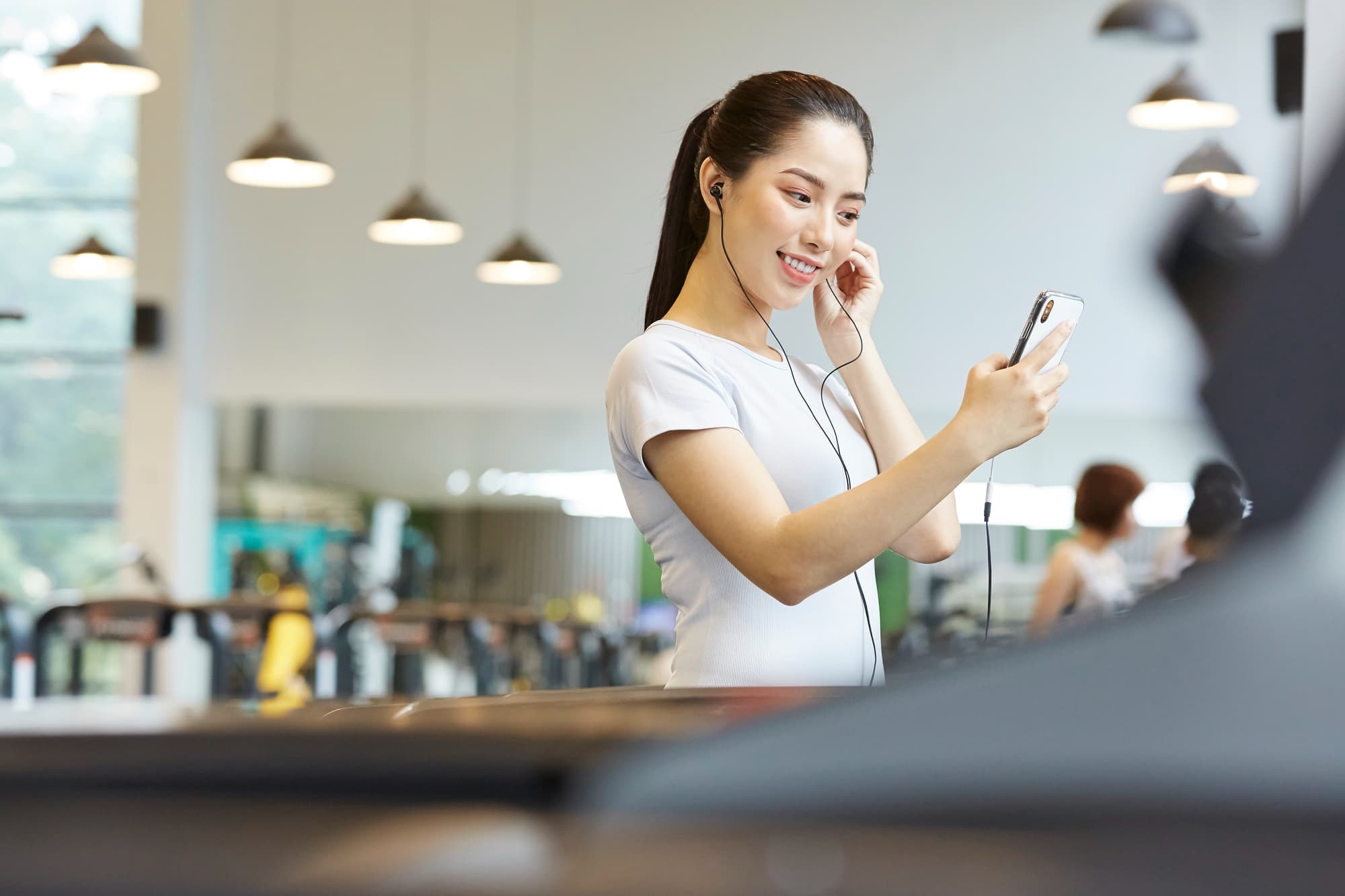 女性　フィットネスジム